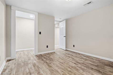 4125 Ashway Avenue SE Canton OH 44707
