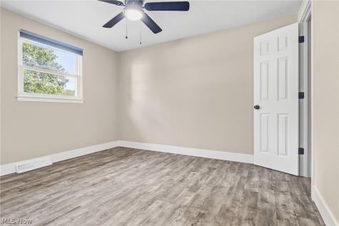 4125 Ashway Avenue SE Canton OH 44707