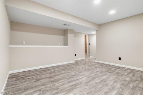 4125 Ashway Avenue SE Canton OH 44707