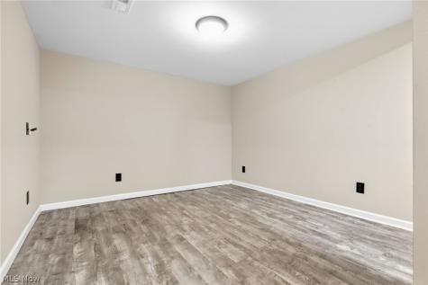 4125 Ashway Avenue SE Canton OH 44707