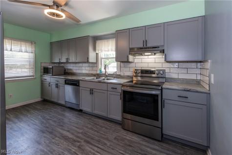 33 Pierce Avenue Cuyahoga Falls OH 44221