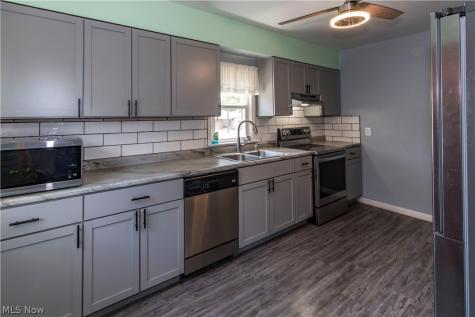 33 Pierce Avenue Cuyahoga Falls OH 44221