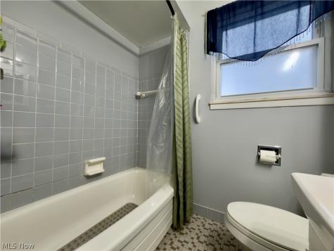 30405 Vineyard Road Willowick OH 44095