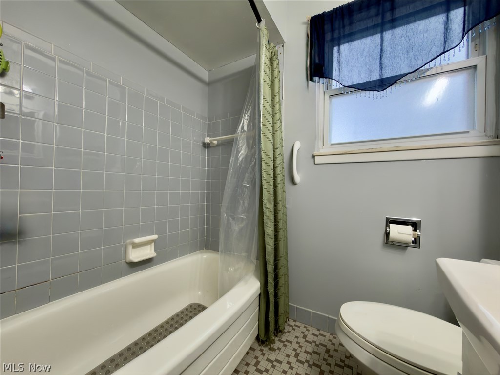 30405 Vineyard Road Willowick OH 44095