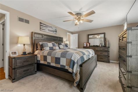 5308 Lindenwood Street Louisville OH 44641