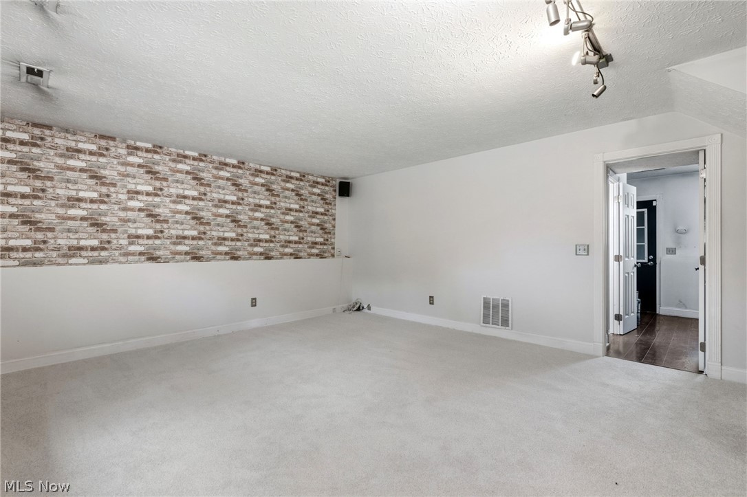 9539 Glencairn Lane Olmsted Falls OH 44138