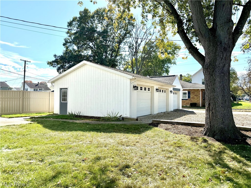 422 Union Avenue NW New Philadelphia OH 44663