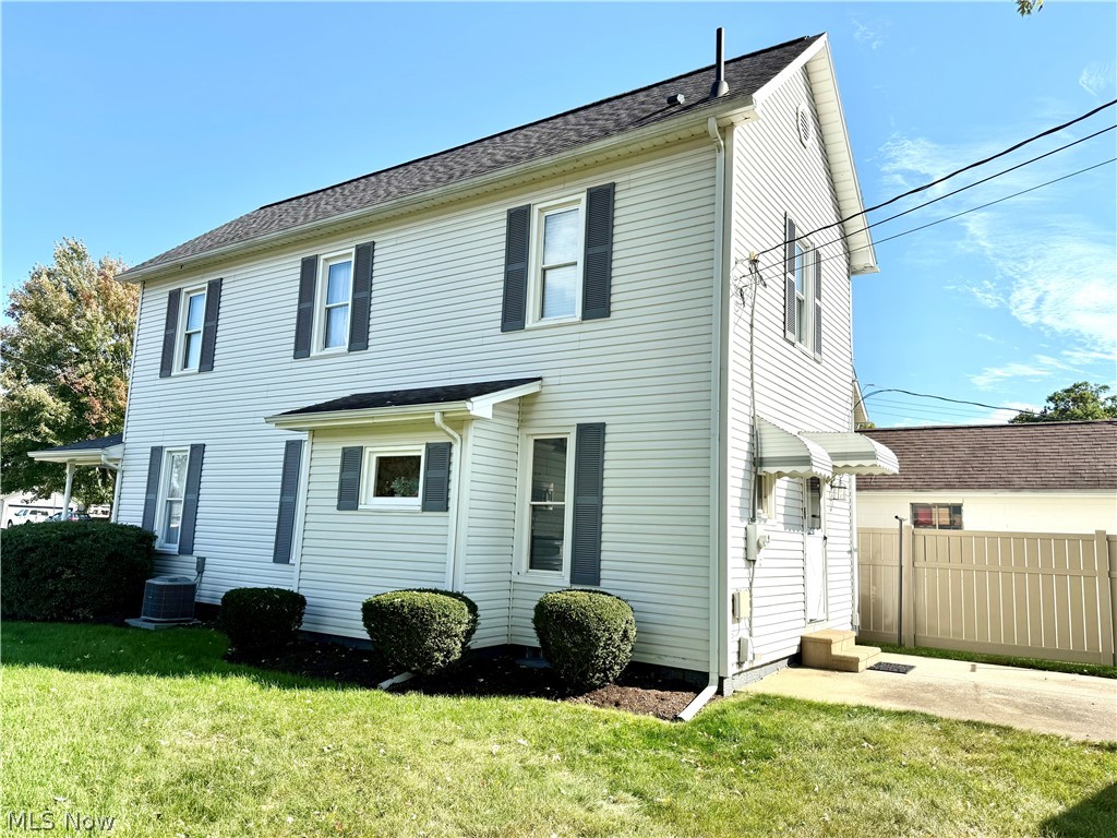 422 Union Avenue NW New Philadelphia OH 44663