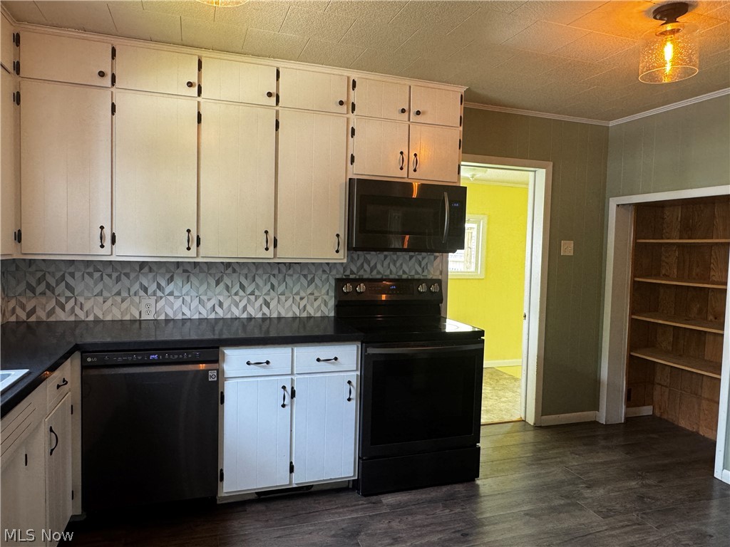 976 N Main Street Killbuck OH 44637