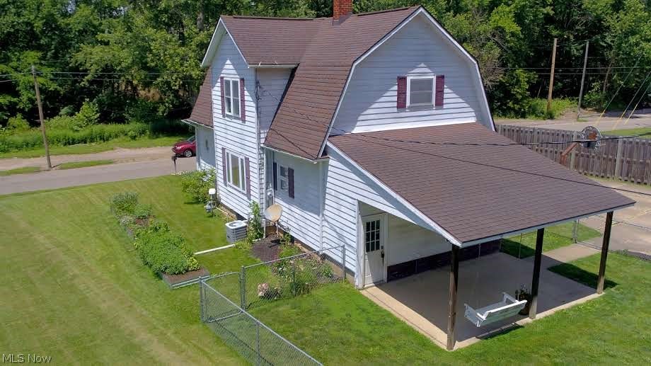976 N Main Street Killbuck OH 44637