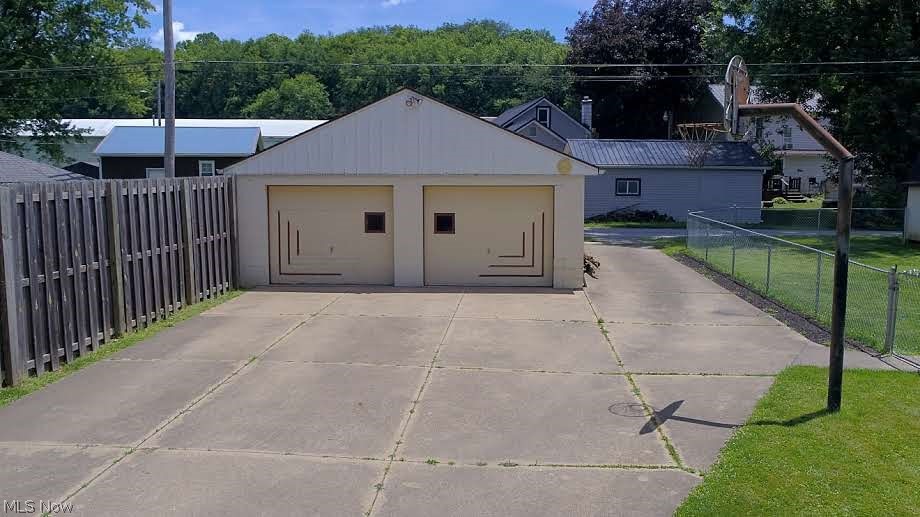 976 N Main Street Killbuck OH 44637