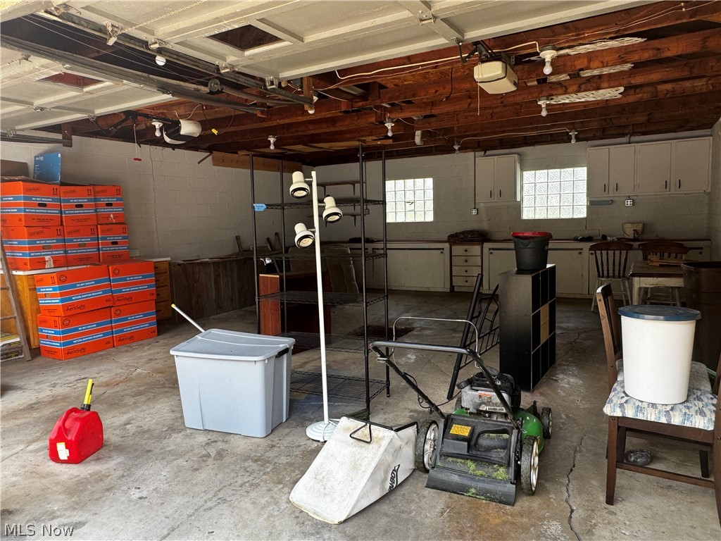 976 N Main Street Killbuck OH 44637