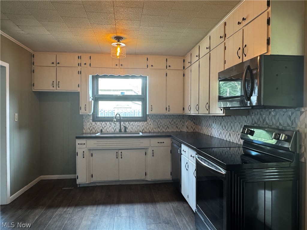 976 N Main Street Killbuck OH 44637