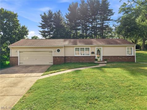 937 Pineview Avenue SE North Canton OH 44720