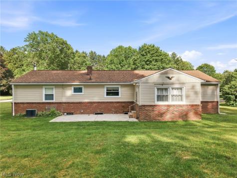 937 Pineview Avenue SE North Canton OH 44720