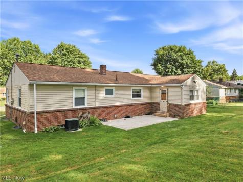 937 Pineview Avenue SE North Canton OH 44720