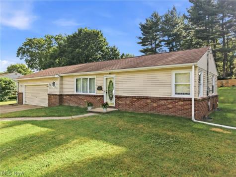 937 Pineview Avenue SE North Canton OH 44720