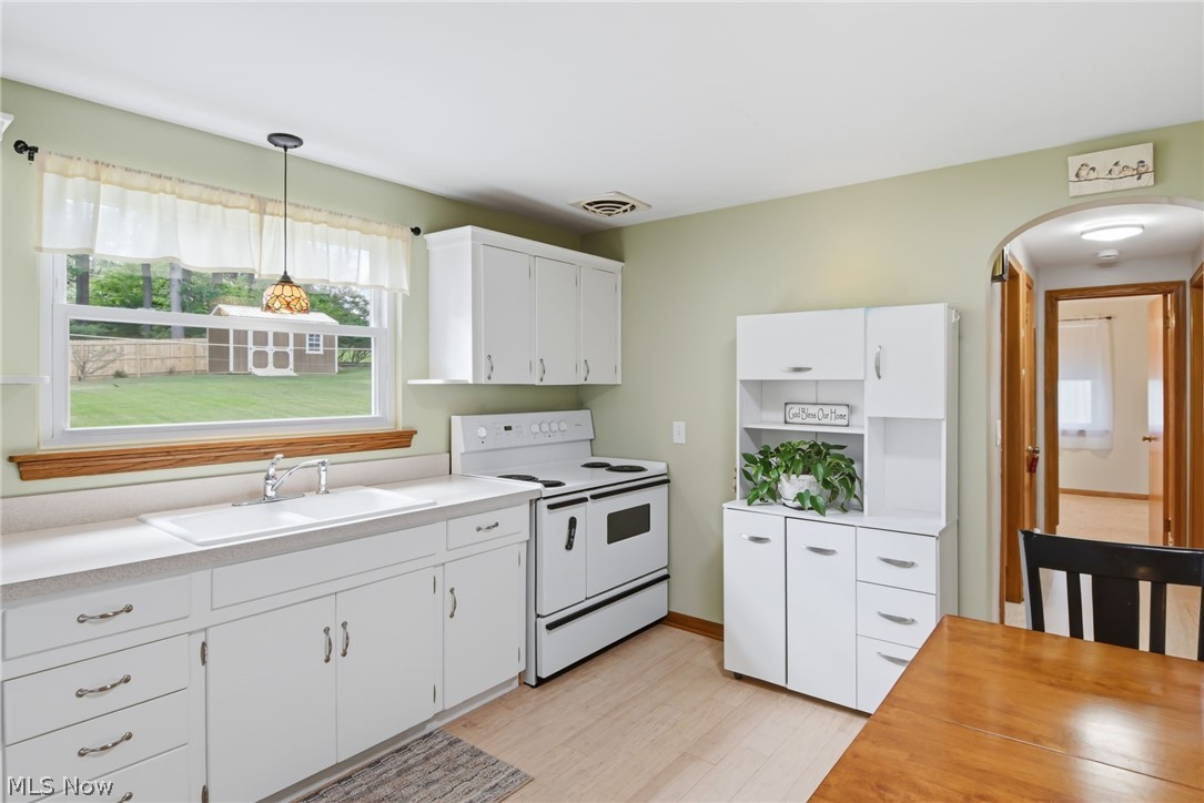 937 Pineview Avenue SE North Canton OH 44720