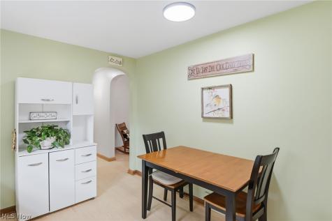 937 Pineview Avenue SE North Canton OH 44720
