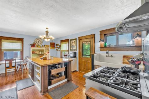 132 6th Street NW Barberton OH 44203