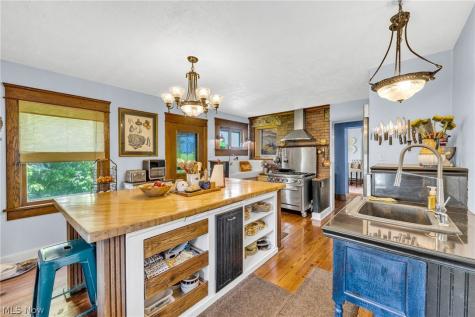 132 6th Street NW Barberton OH 44203