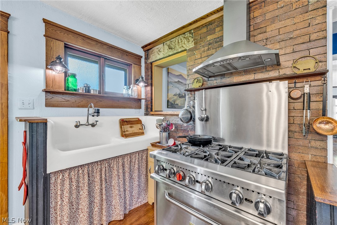 132 6th Street NW Barberton OH 44203