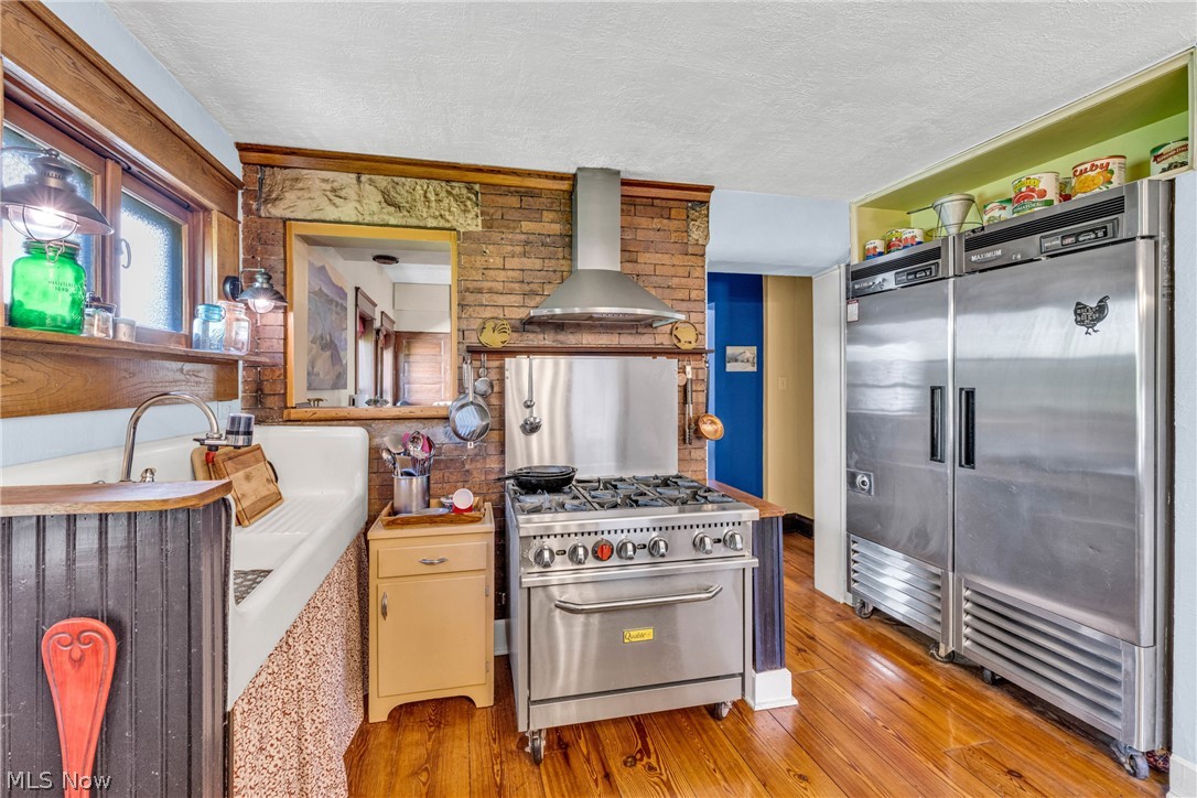 132 6th Street NW Barberton OH 44203