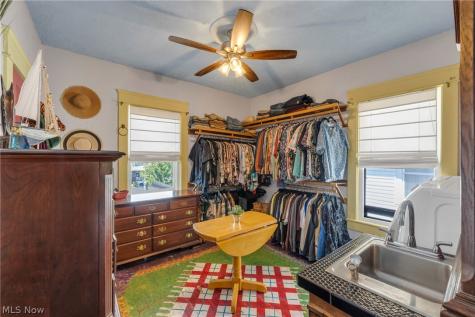 132 6th Street NW Barberton OH 44203