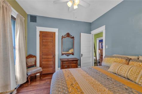 132 6th Street NW Barberton OH 44203