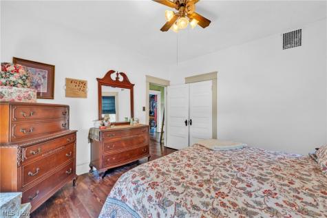 132 6th Street NW Barberton OH 44203