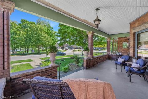 132 6th Street NW Barberton OH 44203