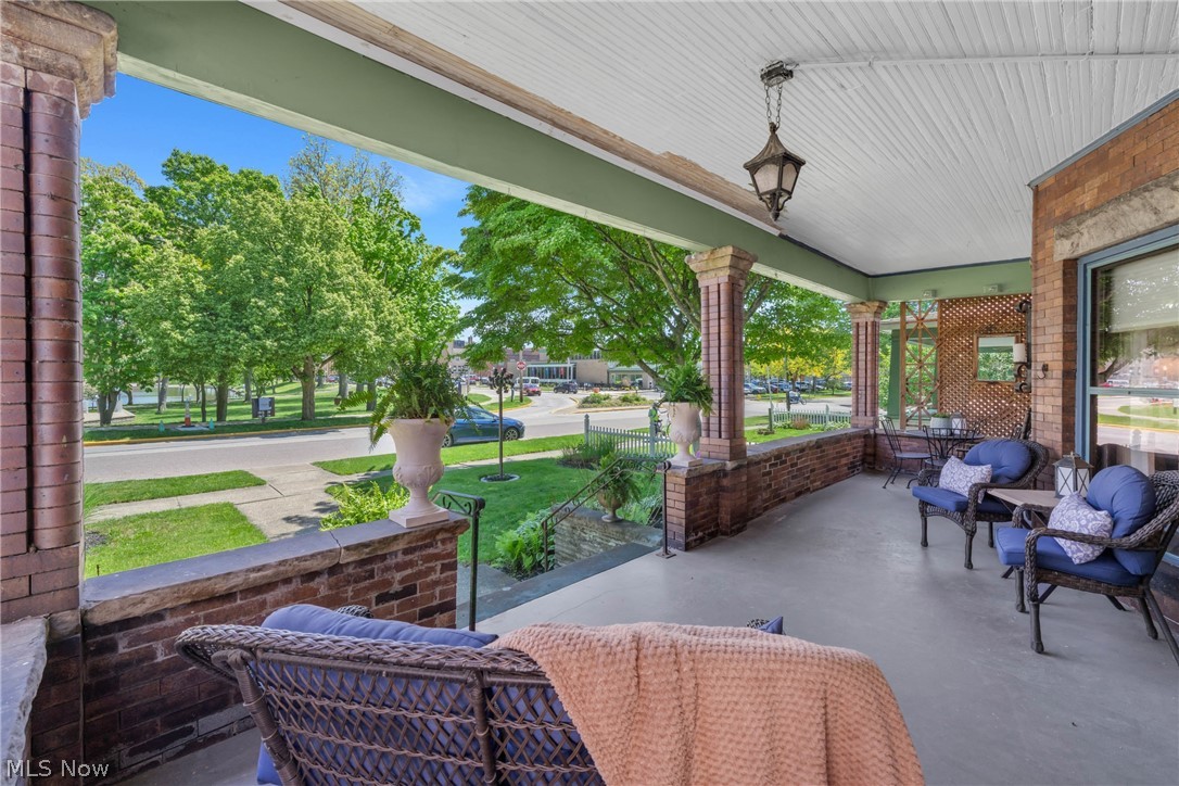 132 6th Street NW Barberton OH 44203