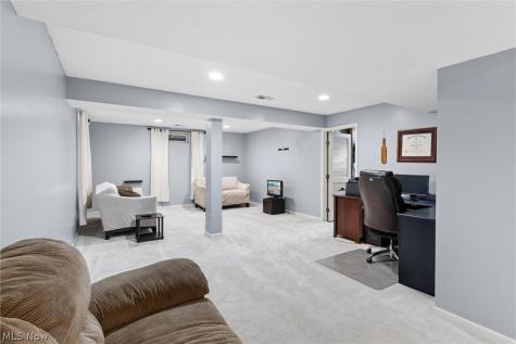 137 Colonial Drive Painesville OH 44077
