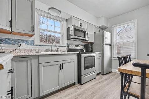 834 Sarcee Avenue Akron OH 44305