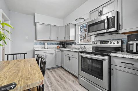 834 Sarcee Avenue Akron OH 44305