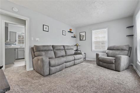 834 Sarcee Avenue Akron OH 44305