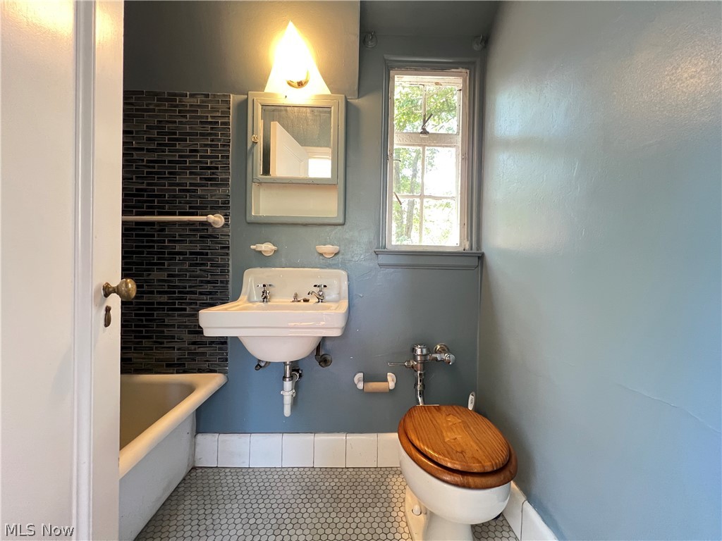 16287 Brewster Road Cleveland OH 44112