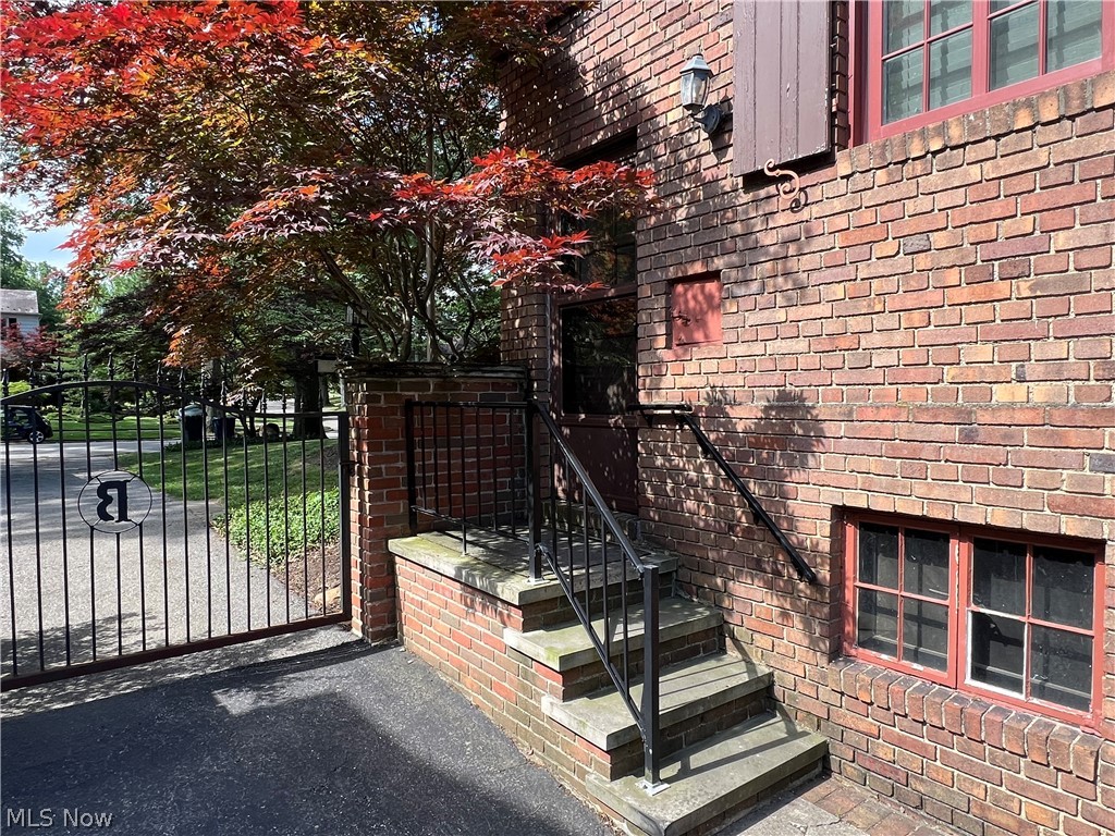 16287 Brewster Road Cleveland OH 44112