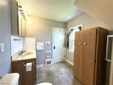 2713 Brookview Boulevard Parma OH 44134