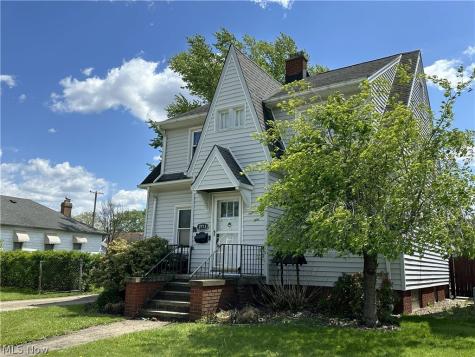2713 Brookview Boulevard Parma OH 44134