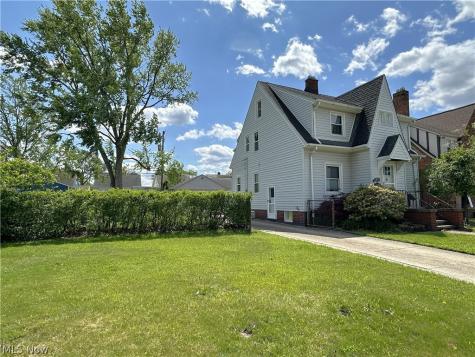 2713 Brookview Boulevard Parma OH 44134