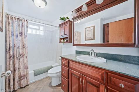 934 Larkridge Avenue Youngstown OH 44512
