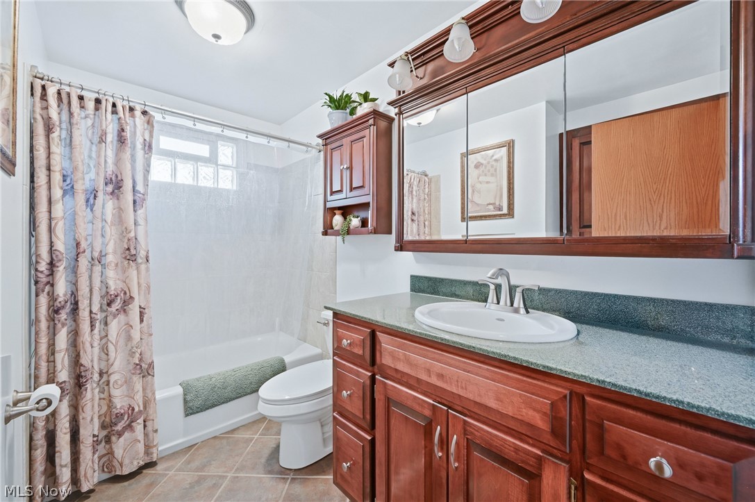 934 Larkridge Avenue Youngstown OH 44512