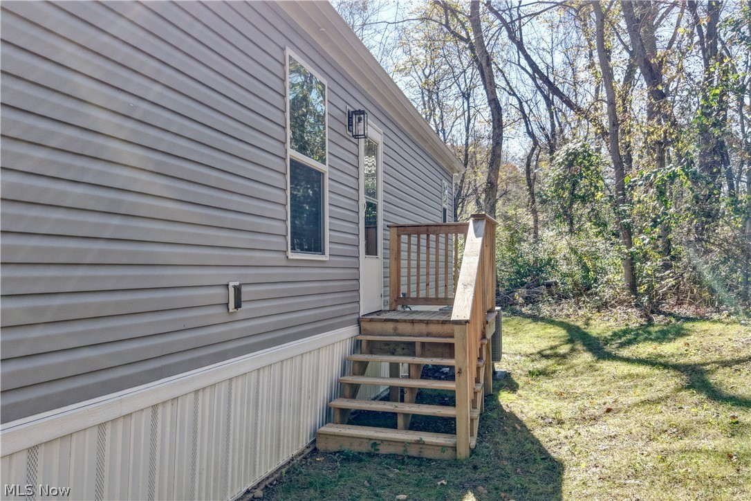 9034 State Route 39 NE Sherrodsville OH 44675