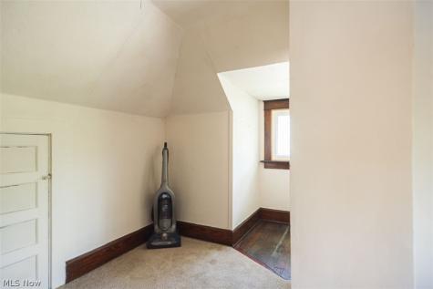 33 N Hartford Avenue Youngstown OH 44509