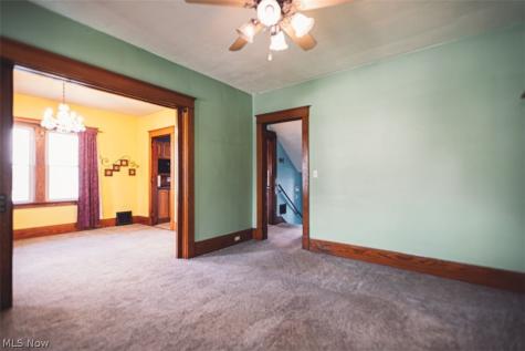 33 N Hartford Avenue Youngstown OH 44509