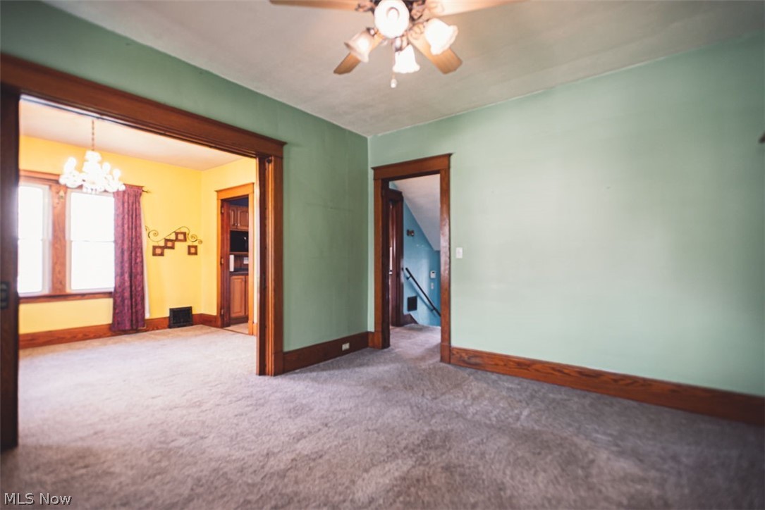 33 N Hartford Avenue Youngstown OH 44509