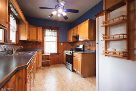 33 N Hartford Avenue Youngstown OH 44509