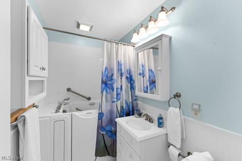 1960 Tudor Street Cuyahoga Falls OH 44221