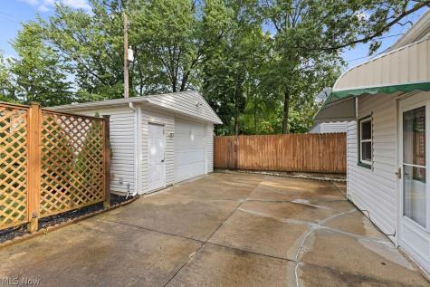 1960 Tudor Street Cuyahoga Falls OH 44221